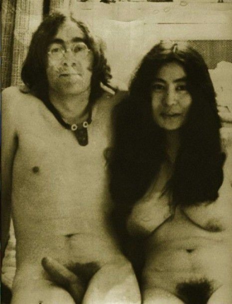 Io Yoko Ono flash fotografici tra le gambe 22