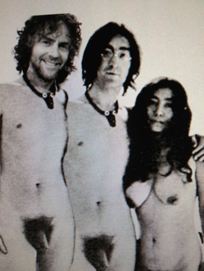 Io Yoko Ono flash fotografici tra le gambe 44